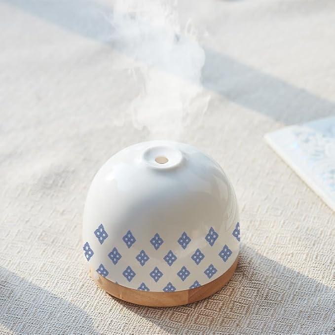 Luxurious Essential Ceramic Diffuser Round Aroma Diffuser 300ml Night Light Captivating Exquisite Blue and White Porcelain Patterned Elegance Nano Water Mist Humidifier