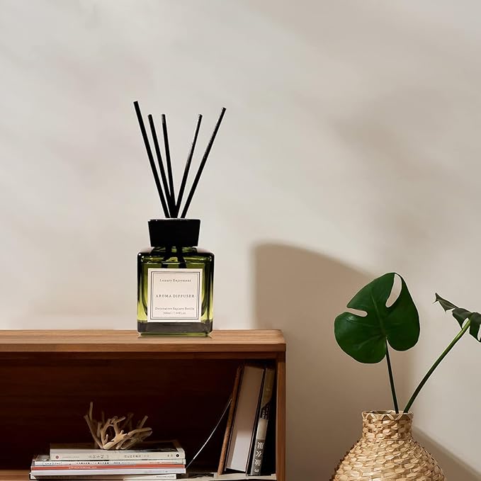 XEPTLE Hotel Colletion Reed Diffuser, Clean White Floral Fragrance with Bergamot & Warm White Musk, Air Freshener, Home Fragrance Diffuser with 5 Reeds for Bedroom Bathroom Office Décor, 7.04oz, Green