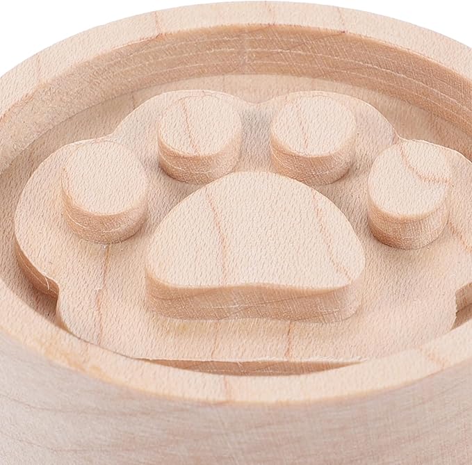 Car Essential Oil Diffuser Wood Round Maple Aroma Diffuser with Vent Clip for Aromatherapy and Air Freshening