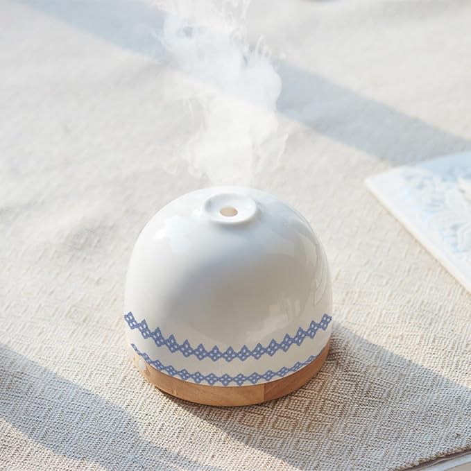 Luxurious Essential Ceramic Diffuser Round Aroma Diffuser 300ml Night Light Captivating Exquisite Blue and White Porcelain Patterned Elegance Nano Water Mist Humidifier